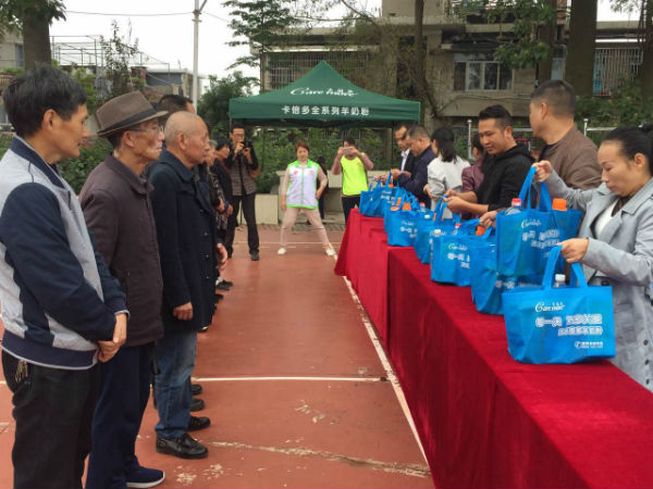 九九重阳节 浓浓敬老情！91香蕉APP在线观看羊奶粉关爱困境老人