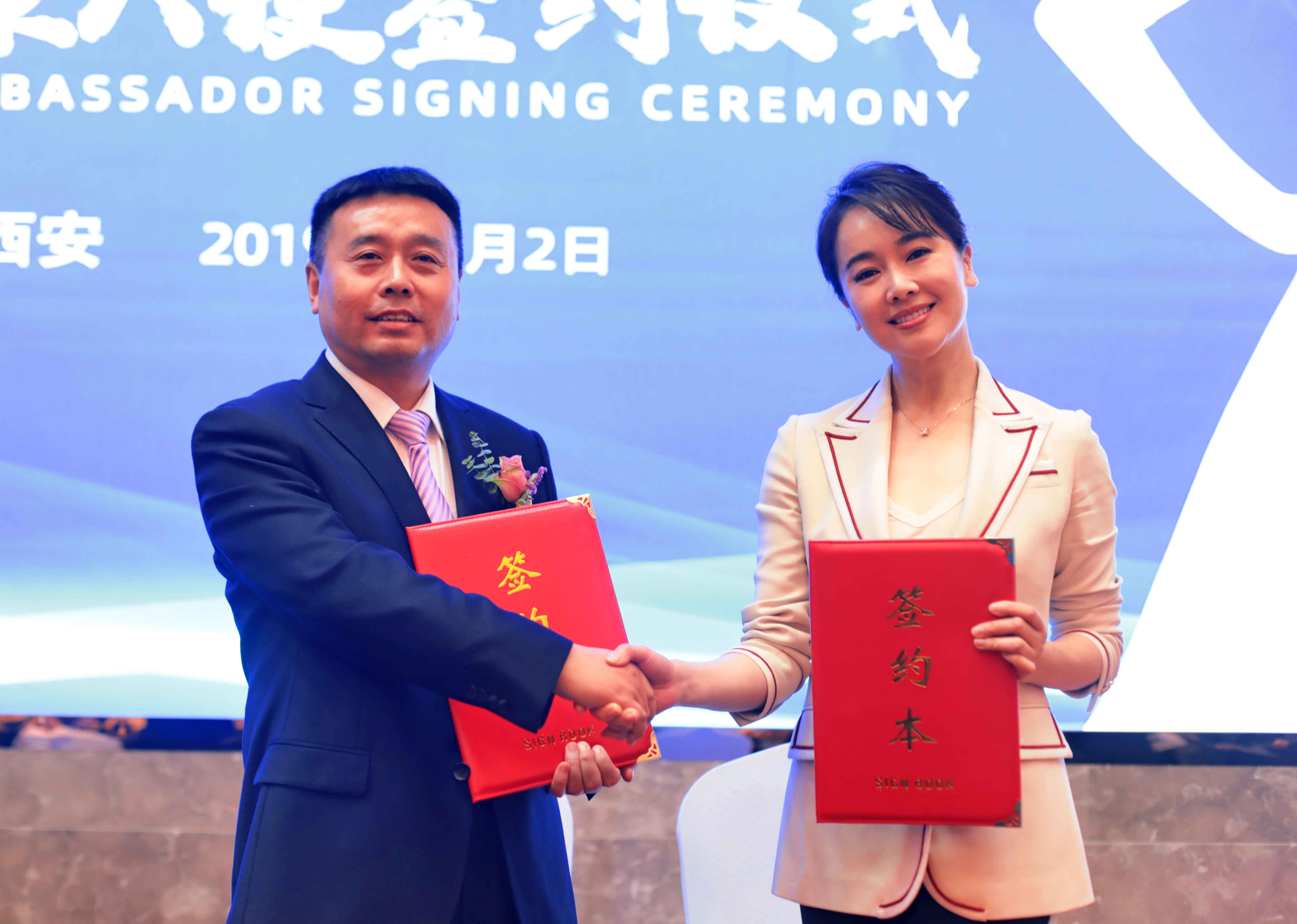 西部网：演员左小青西安签约 出任91香蕉APP在线观看陕西羊奶粉形象大使
